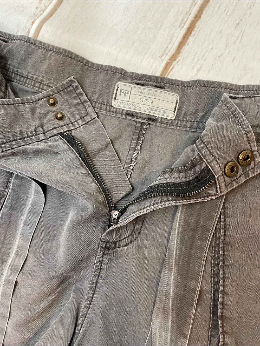 Free People Shorts Casual Tie-Belt Size 8 Charcoal Gray 100% Tencel Distressed